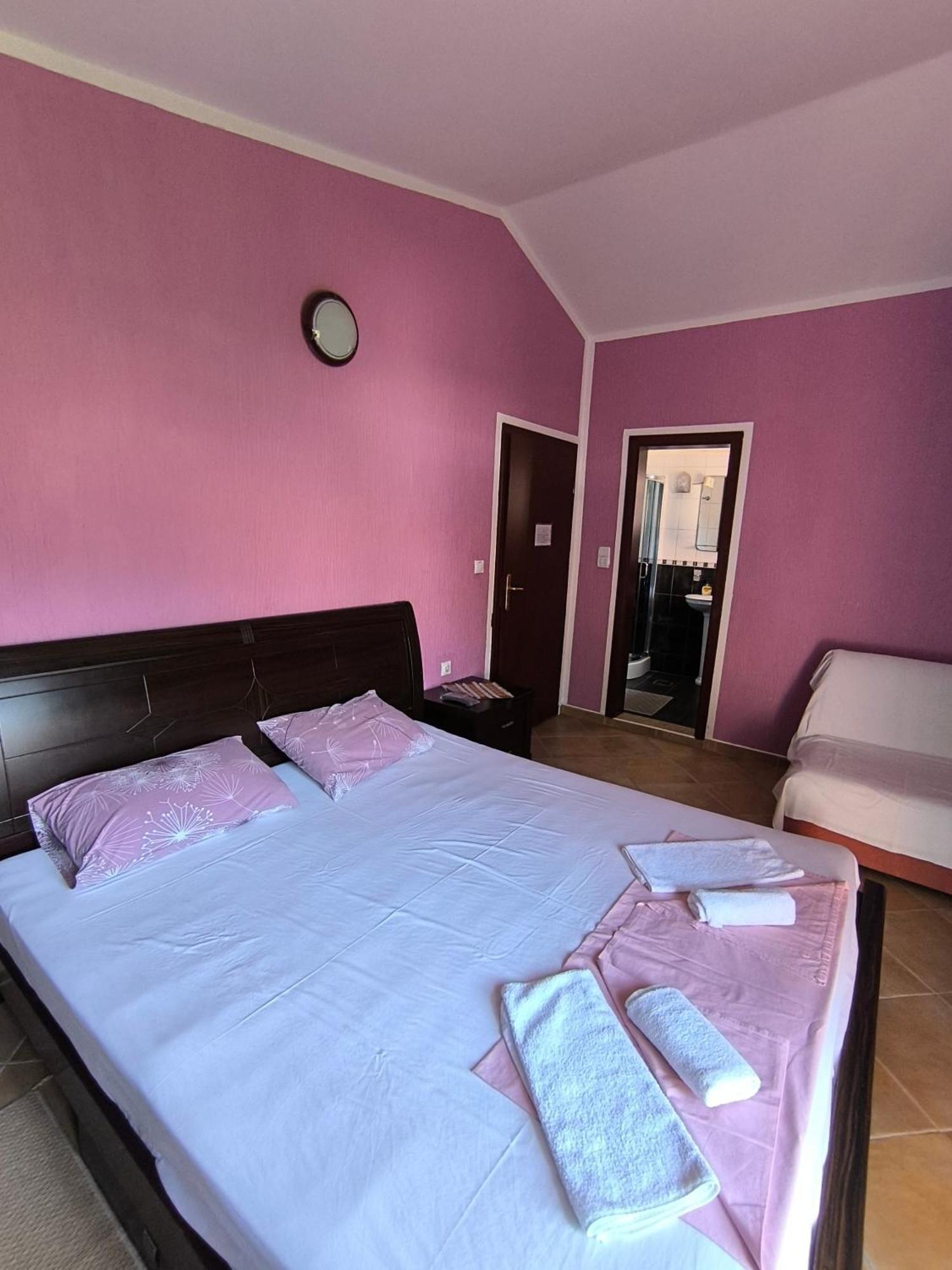 Guesthouse Lautasevic Petrovac na moru Exterior foto