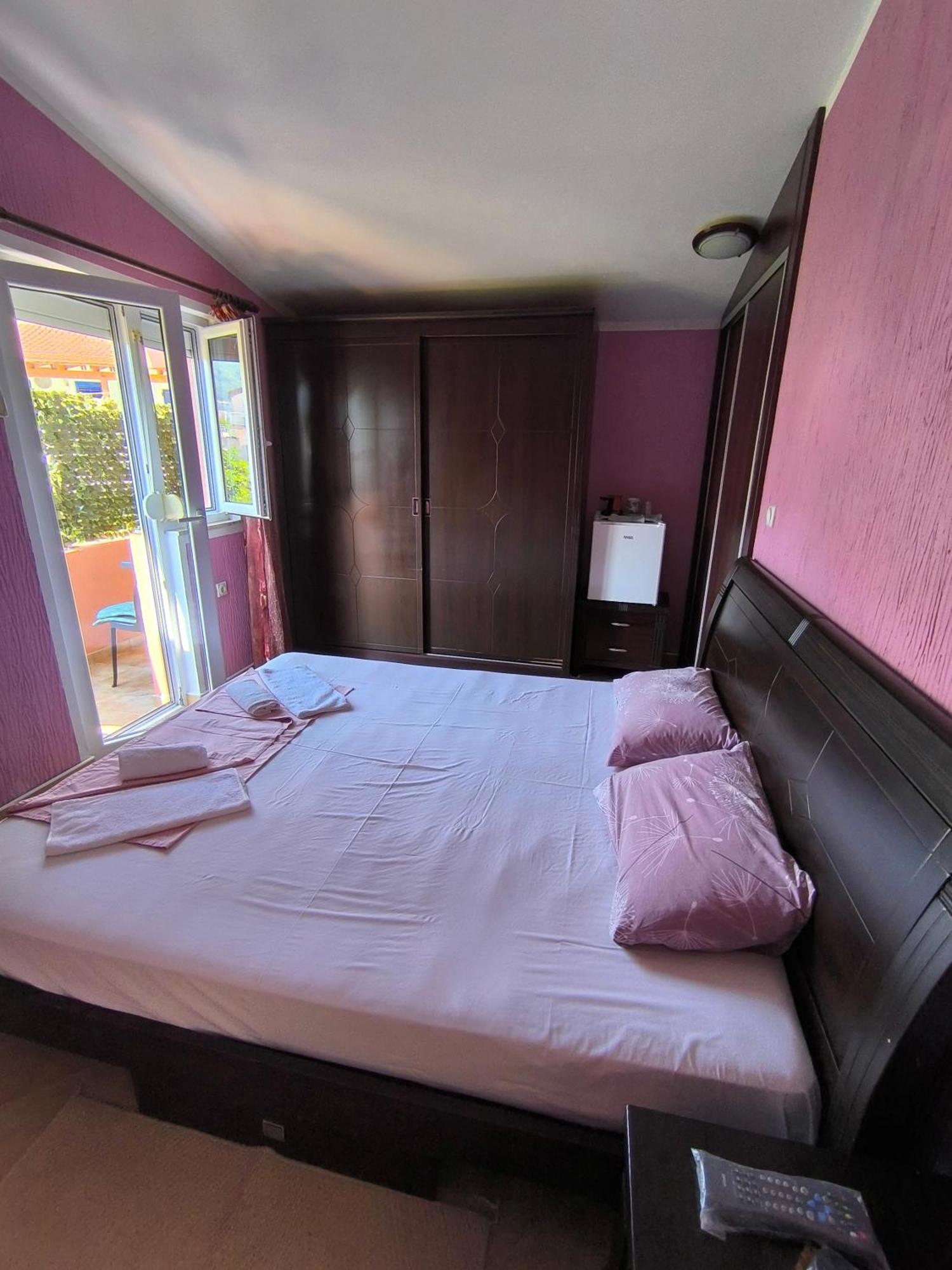 Guesthouse Lautasevic Petrovac na moru Exterior foto
