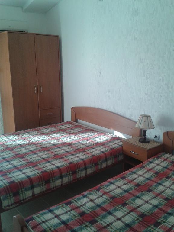 Guesthouse Lautasevic Petrovac na moru Exterior foto