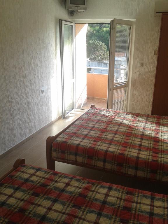 Guesthouse Lautasevic Petrovac na moru Exterior foto