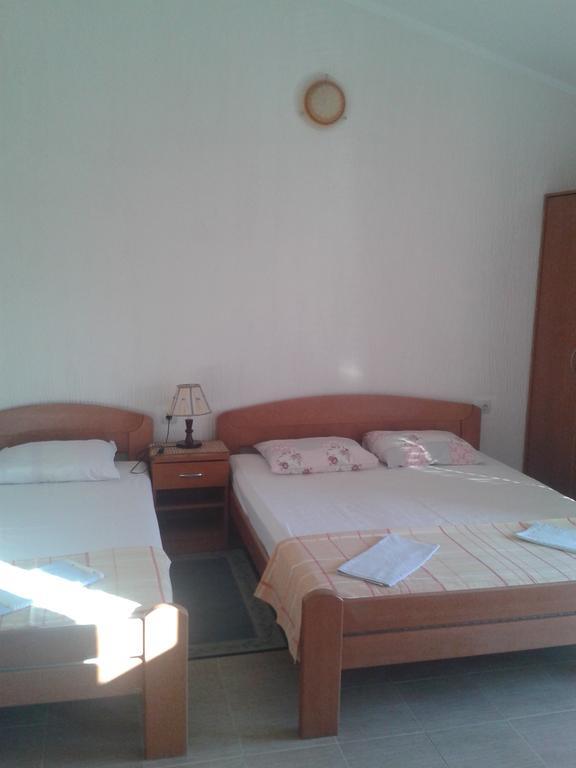 Guesthouse Lautasevic Petrovac na moru Exterior foto