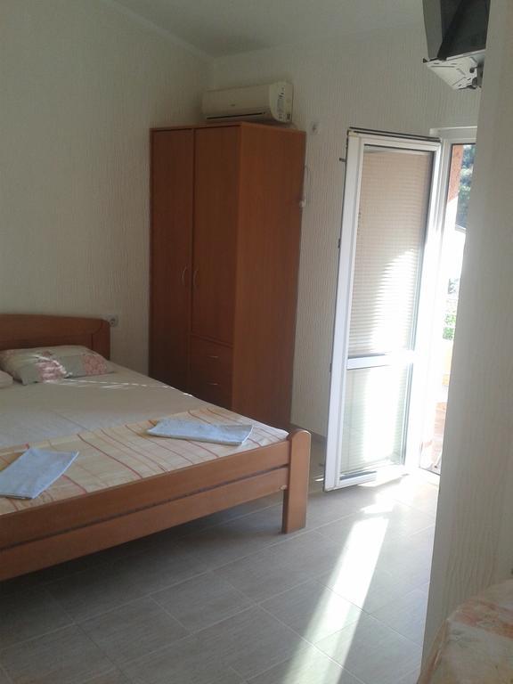 Guesthouse Lautasevic Petrovac na moru Exterior foto