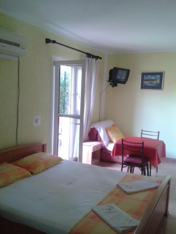 Guesthouse Lautasevic Petrovac na moru Exterior foto