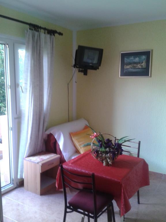 Guesthouse Lautasevic Petrovac na moru Exterior foto