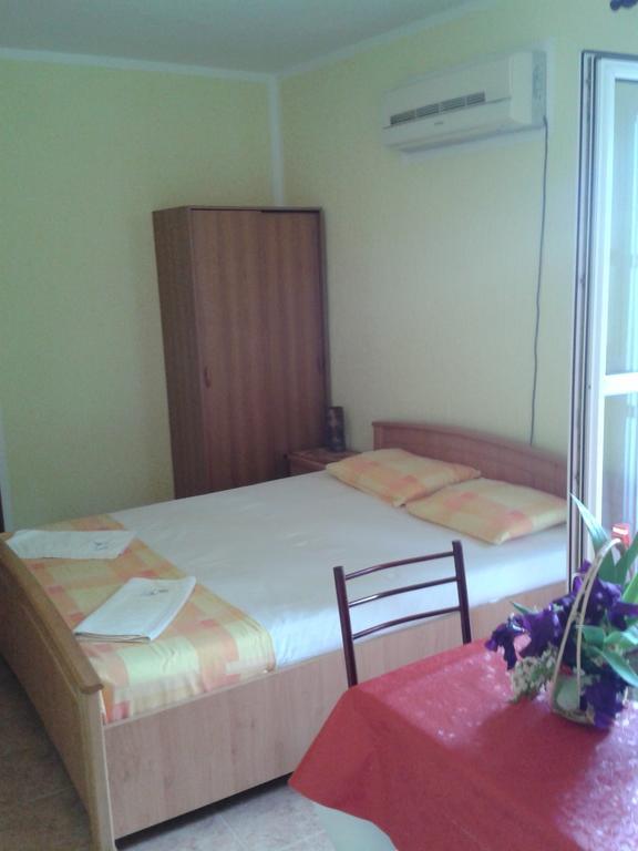 Guesthouse Lautasevic Petrovac na moru Exterior foto