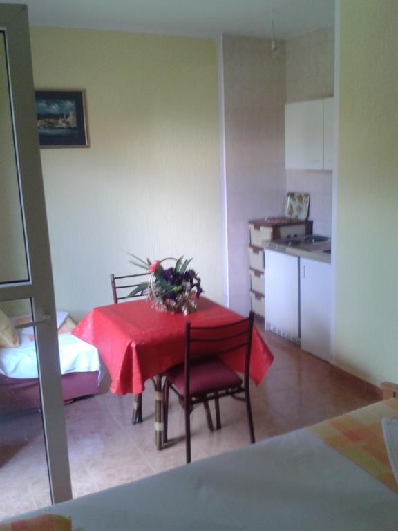 Guesthouse Lautasevic Petrovac na moru Exterior foto