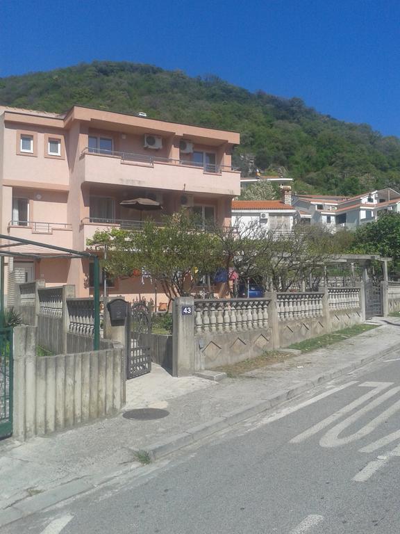 Guesthouse Lautasevic Petrovac na moru Exterior foto